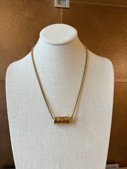 Rounded Box with Bar Necklace