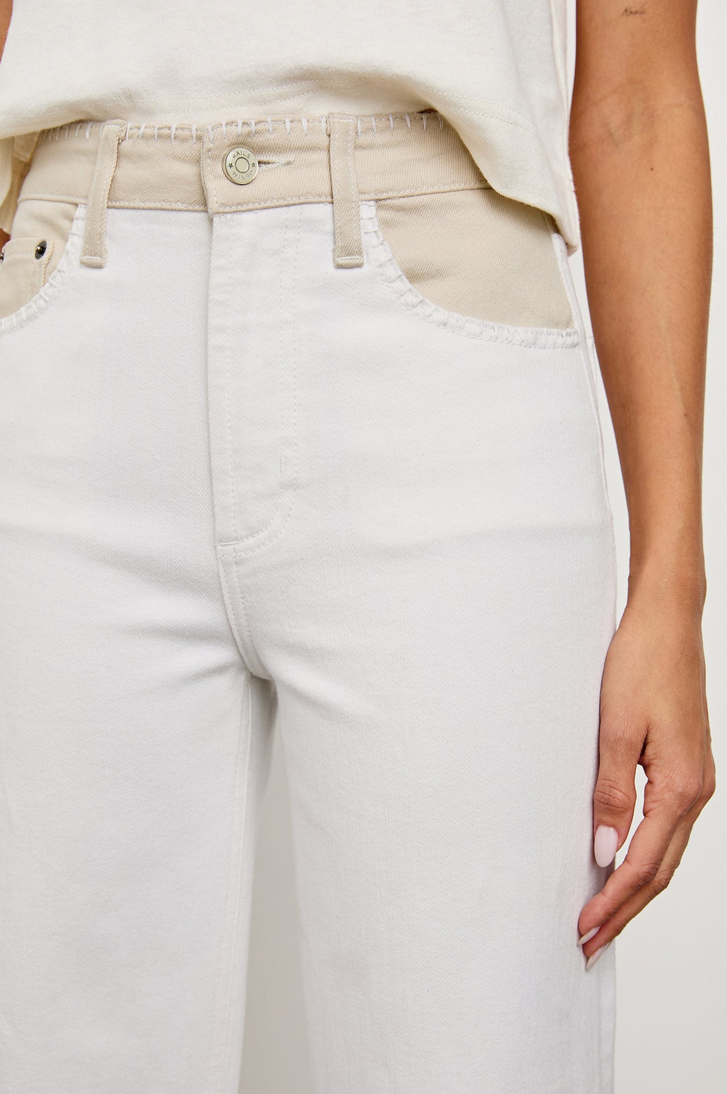 Getty Crop-Crema