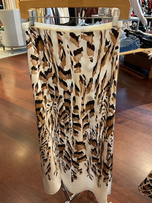 Slit Difference Skirt