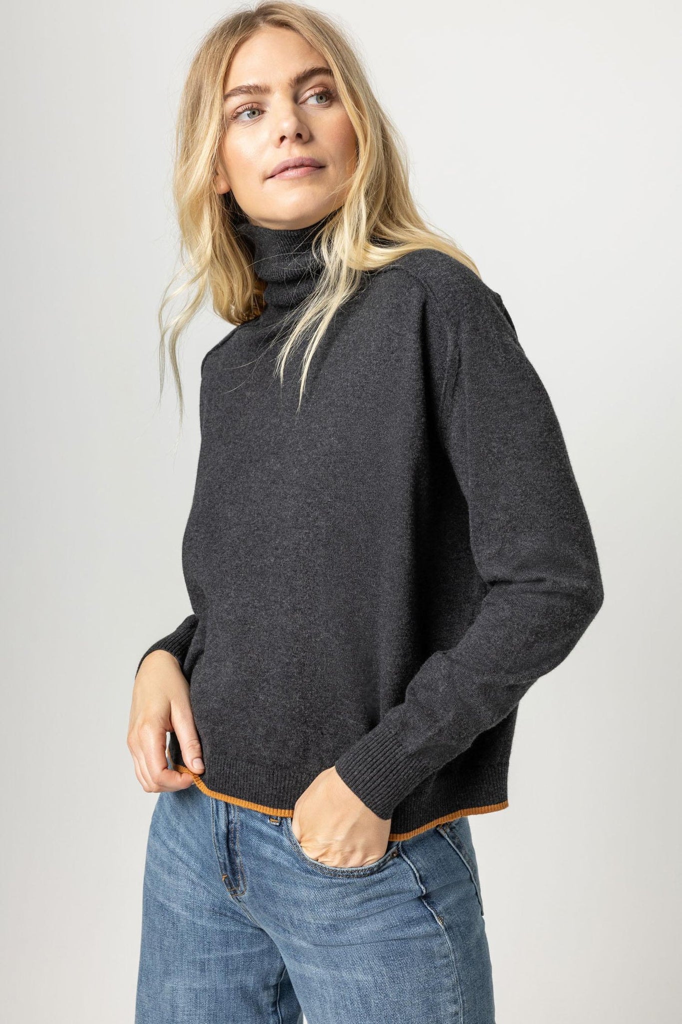 Easy Turtleneck Sweater with Tipping
